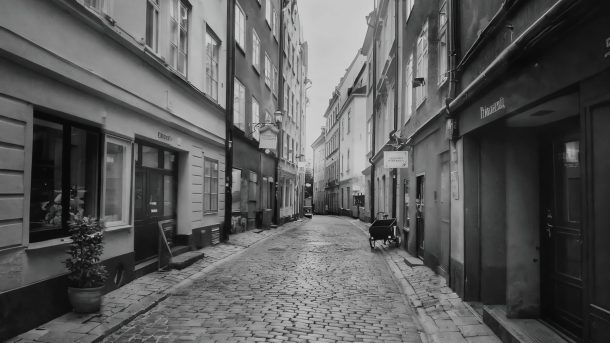 I Stockholms innerstad lämnar trång bebyggelse sällan utrymme för traditionell schaktning.